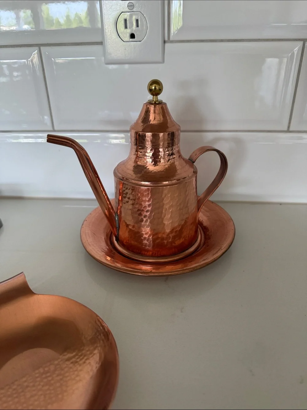 Hammered Copper Oil Pourer with Tray - Copper Finish.